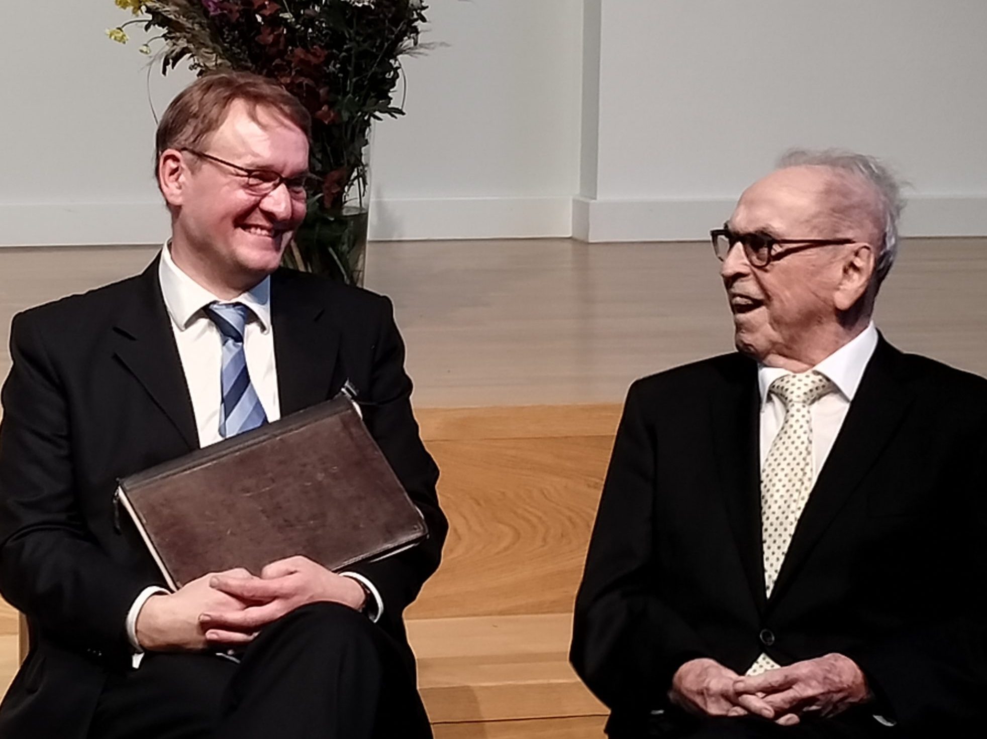 Bild zum Beitrag Kirchliche Hochschule Wuppertal verleiht Ehrendoktorwürde an Prof. Dr. Jürgen Moltmann